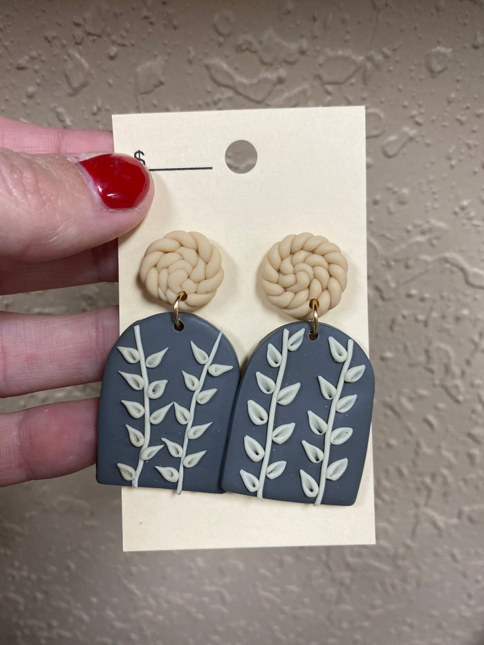 334- Gray w/ Cream Floral Clay Earrings